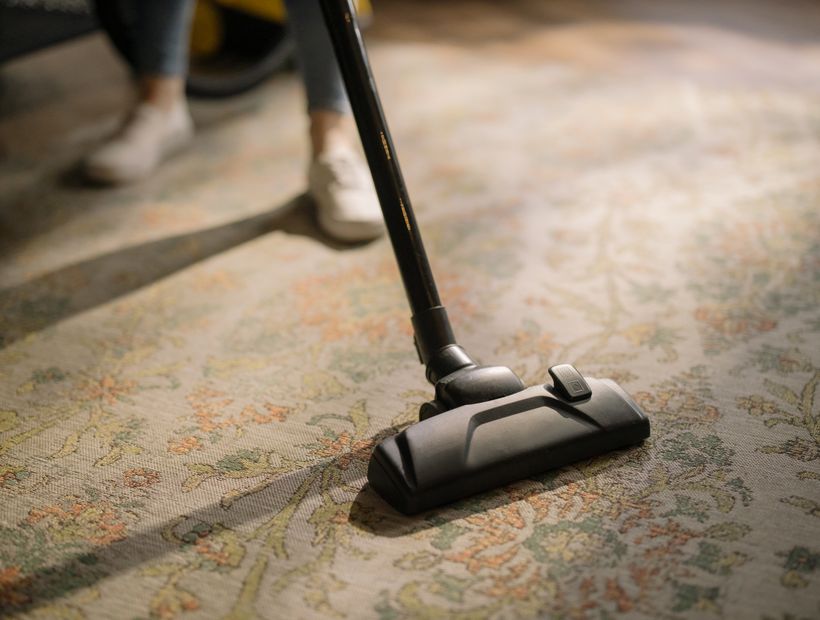 Cleaner deep-cleaning a tiled bathroom